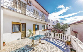 Гостиница Two-Bedroom Apartment in Selce  Селце 